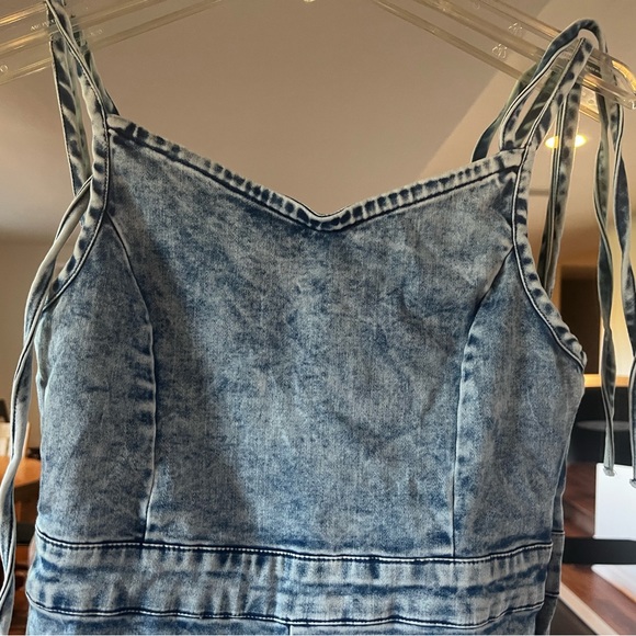 Denim jumpsuit with open back - Picture 8 of 10